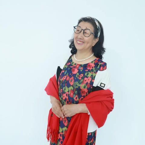 祝！美丽、乐观、热情、健康、自信、精力充沛的大朋友——苑粉荷姐姐生日快乐！