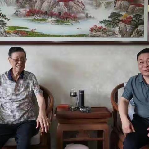 市委政法委开展“七一”走访慰问老党员活动