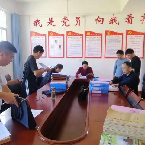 遂川县教体局办学督导评估小组莅临我校检查指导工作