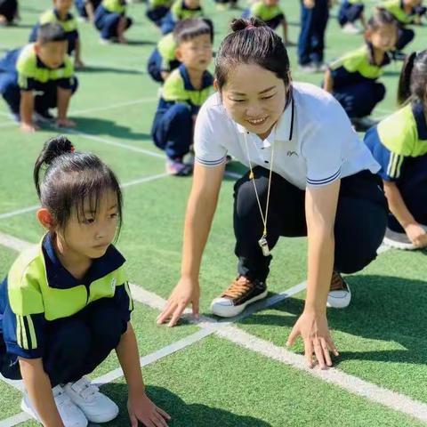 用情陪伴润心田  呵护新蕾正当年一一沙圪堵第四幼儿园2021旗级优秀班主任周慧教育叙事