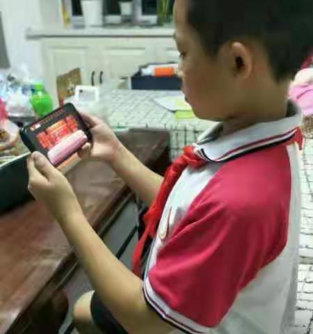 向好少年学习，争做时代新人——保定市岳庄小学组织学生观看河北省2022年度“新时代好少年”发布活动