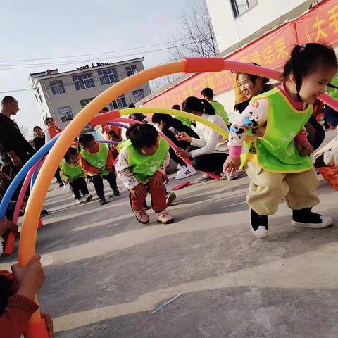 心灵宝贝幼儿园《大手牵小手  快乐向前冲》亲子趣味运动会圆满结束