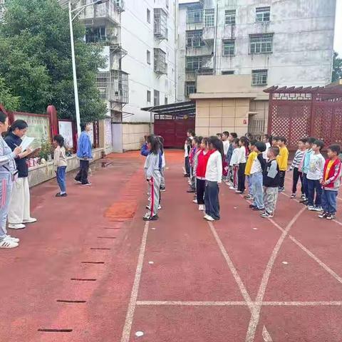 在运动中学习——锦江小学综合组教研