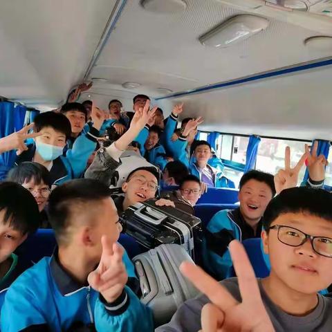 建平县第一中学组织学生参加素质教育实践活动