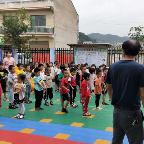 山口幼儿园小班宝贝们第七周校园生活记录