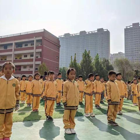 【知校史 懂节俭 明志向】北京第二实验小学洛阳分校 一年级升旗仪式第八周