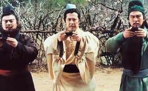 读三国，品三国，看遍好汉英雄，叹尽分分合合。