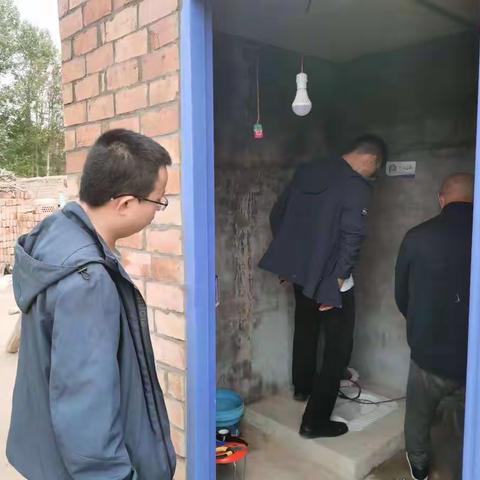 【昌宁镇大海子村】开展厕所排查系统录入 确保问题厕所真改实改