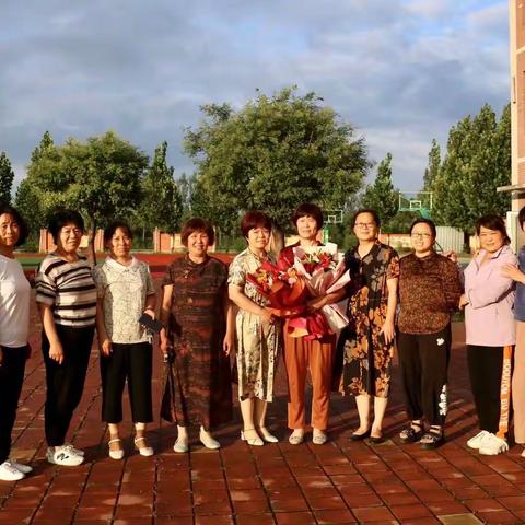 踏遍青山人未老___热烈祝贺夏好珍老师光荣退休