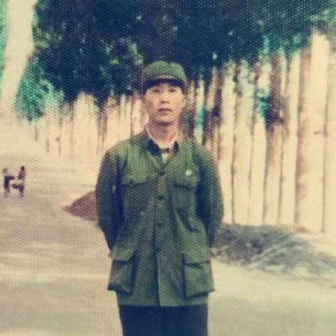 （一）苦难童年