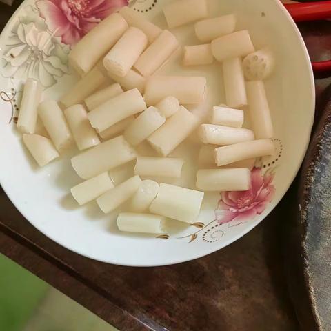 我是韶关实验中学七（13）班张诚俊—牛肉🥩炒藕尖