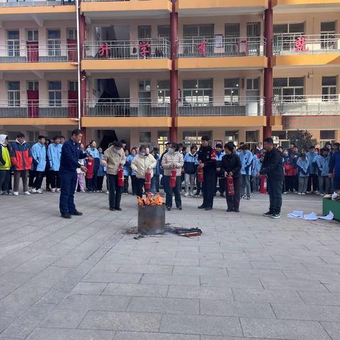 消防从细节做起  平安需你我营造——安泽县职业中学消防疏散演练暨消防器械使用讲座