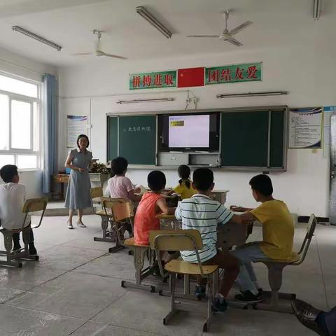 展花小教学风采，促教师专业成长          ——晋熙镇花凉亭小学开展校内教研活动