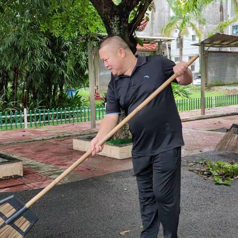 “台风无情.校园有爱”记加来中学开展党员活动篇