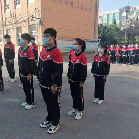 拳拳爱国志，冉冉红旗升——梁山县实验中学升旗仪式