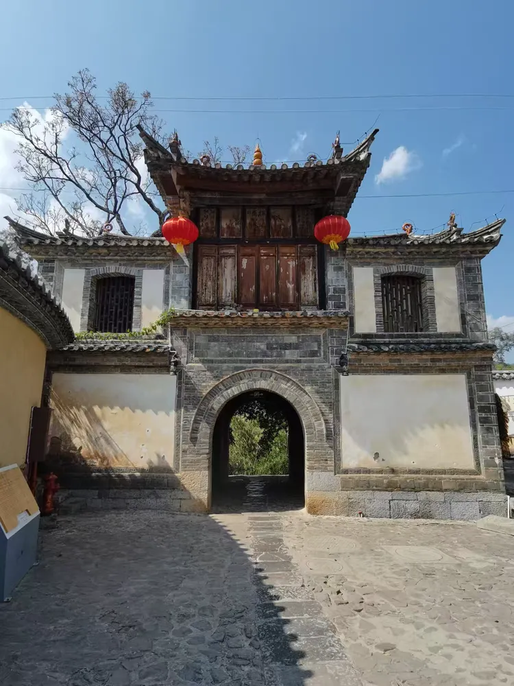 :感受建水古城文庙和朱家花园及团山民居当地古建筑群的