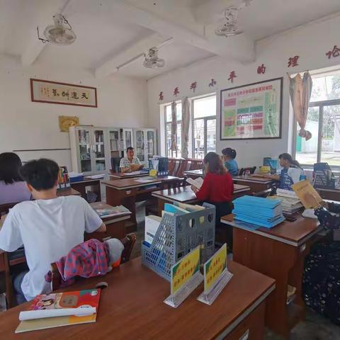 学新标，同进步——南吕镇三岭小学《新课程标准》集体备课