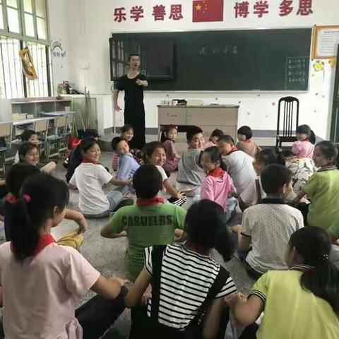 一起快乐舞蹈吧！ ——区音乐家协会送教颊小