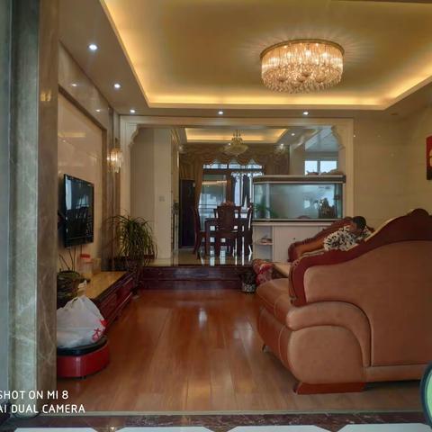 ⭐️已售，皇冠左岸，别墅级享受，电梯1梯1户，证145平8楼，老证，豪华装修，用料讲究，房子相当撑展，99.8万62452