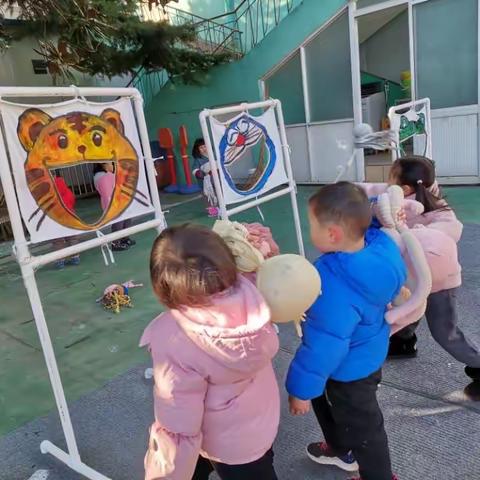 小三班12.15上午户外活动：打怪兽（投掷）