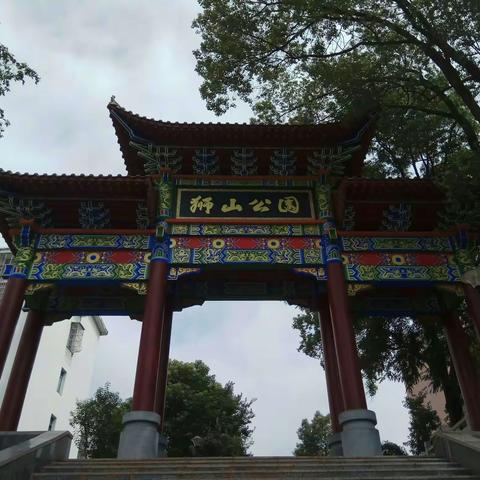 盛夏狮山景物新