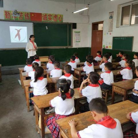 新乐市正莫学区车固小学开展“你好，新时代”主题系列活动之学手语队歌