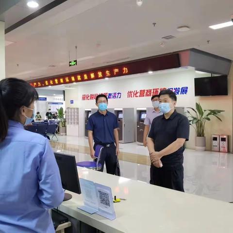 区长何长成到魏都市民之家暗访调研
