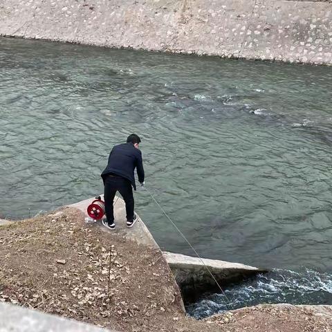 生态环境局莲湖分局环境监测站完成1月下旬皂河和护城河水质样品采集工作