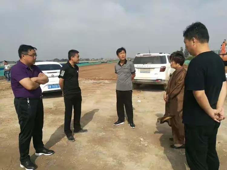 肥乡区交通运输局局长董红坤现场指导吉安路施工,大气治理稳步进行!