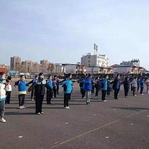 综合一组张桉宝体育课《立定跳远》