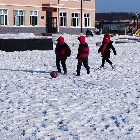 建国乡中心小学“百万青少年上冰雪活动纪实”