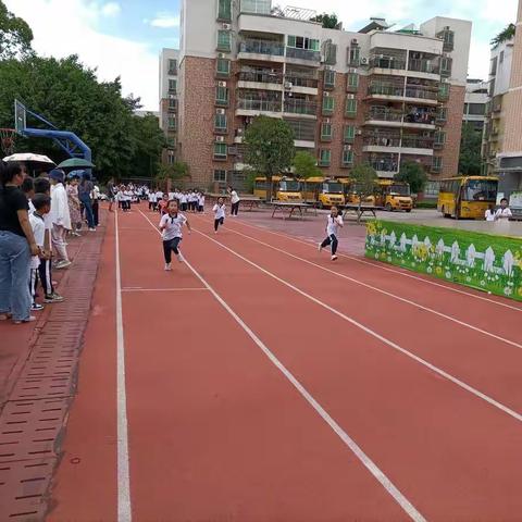 “小小接力棒  棒棒有力量”——江门市蓬江区崇文学校小学一至三年级接力比赛活动