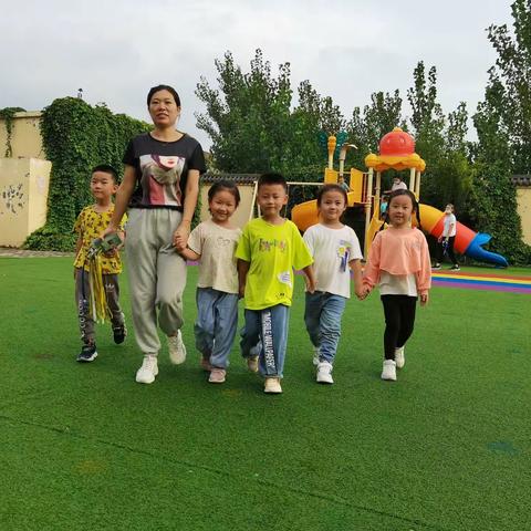 “新起点，爱同行”——新绛县轻纺幼儿园开学第一天