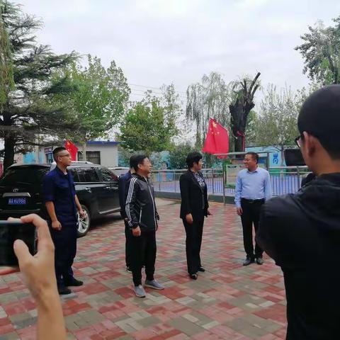 副市长田彦玲，教育局局长房建清莅临岗头小学