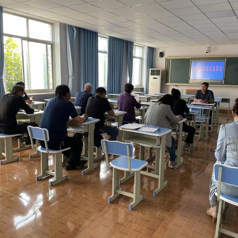 中堡镇召开学校安全管理暨疫情防控工作会议