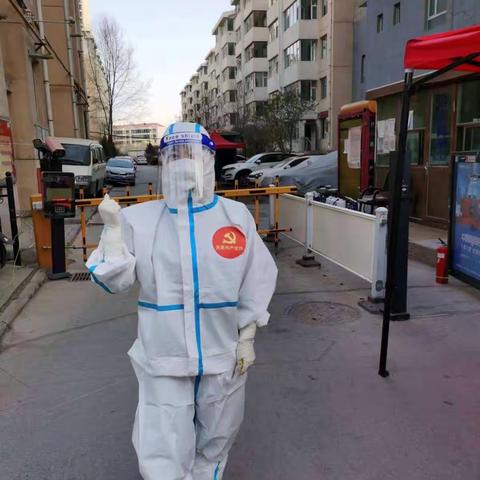默默忍受全身过敏 全力以赴投入疫情防控