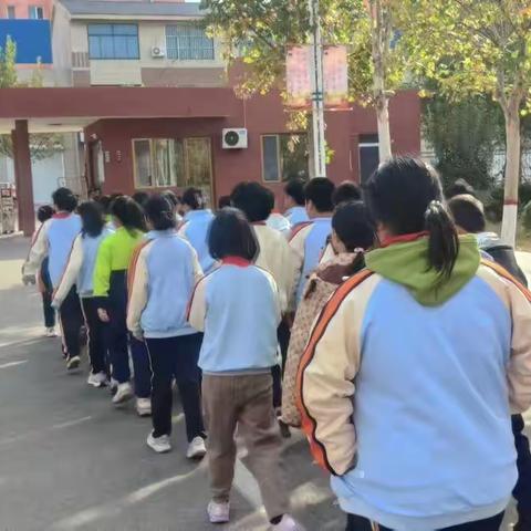 坚持生命至上，筑牢安全防线——河流镇中心小学安全教育体验培训