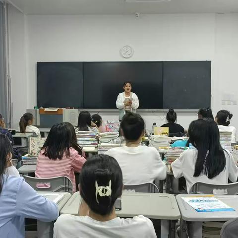 21级学前12班主题班会