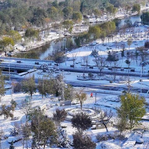 花乡小城迎来初冬第一场雪