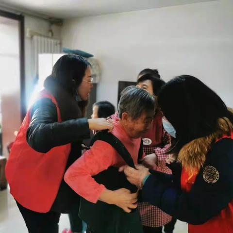 怡园街道悦园社区开展雷锋日义务理发活动