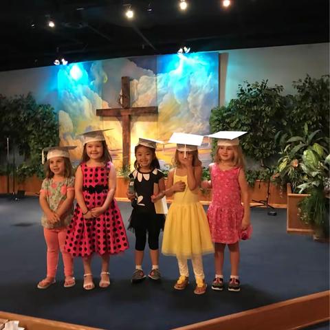 吾家孙女初长成：头戴四方帽，参加人生第一个毕业典礼