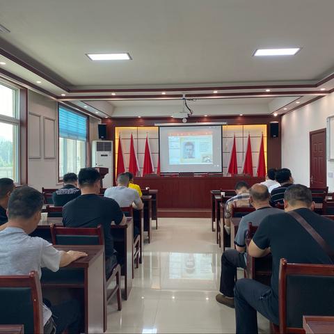 沙澧街道何王庄村五月份主题党日纪实活动