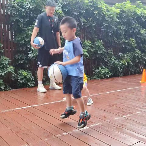 江畔生态幼儿园篮球兴趣课