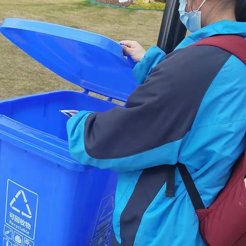 20会计2班三五学雷锋活动