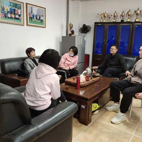 传读书理念，兴读书热潮——陈子霞工作室读书活动