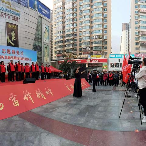 陇南公司团总支组织团员青年参加团市委、团区委学雷锋志愿服务主题实践活动启动仪式和美化厂区志愿服务活动