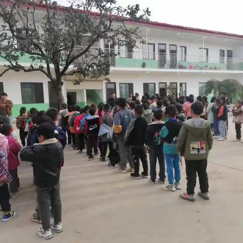 营造书香校园，享受快乐阅读——郑州航空港区石槽王小学