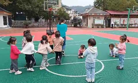 黔江区民族小学附属幼儿园小一班本周班级动态