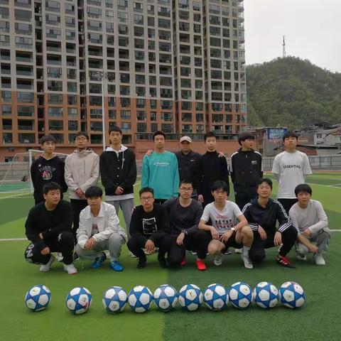健体魄，亮青春—足球训练第一课