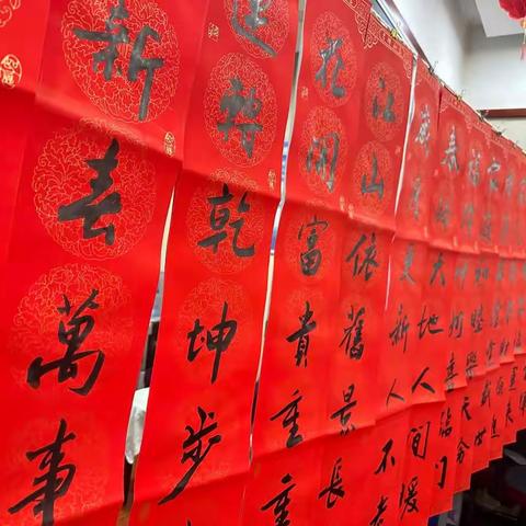 “迎新春 送祝福”—海湖新区辖属海晏路社区支行开展写春联及贵金属预热活动